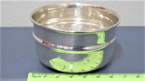 Hallmarked Vintage Sheffield Viner`s Ltd (Emile Viner) 1954-55 Small Silver Bowl 70 x 40 mm (36 g)