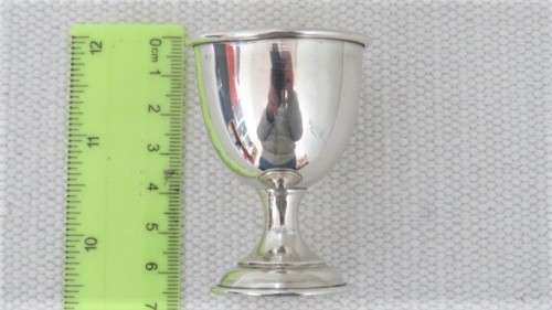Gorgeous Hallmarked Birmingham AJ Bailey 1929-30 Plain Silver Egg Cup 60 x 43 mm (18 g)