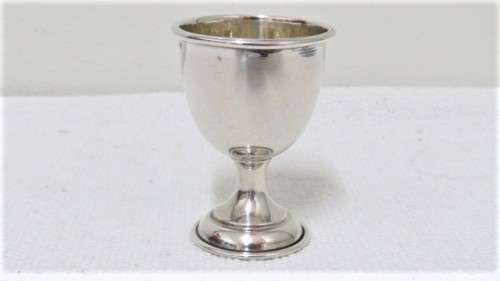 Gorgeous Hallmarked Birmingham AJ Bailey 1929-30 Plain Silver Egg Cup 60 x 43 mm (18 g)