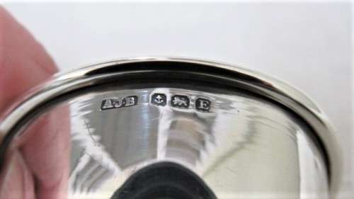 Gorgeous Hallmarked Birmingham AJ Bailey 1929-30 Plain Silver Egg Cup 60 x 43 mm (18 g)