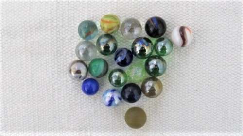 Wonderful Collection of 150 Vintage Marbles Various Sizes And Colours SOLD AS IS