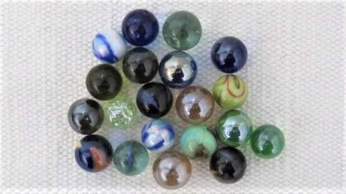 Wonderful Collection of 150 Vintage Marbles Various Sizes And Colours SOLD AS IS