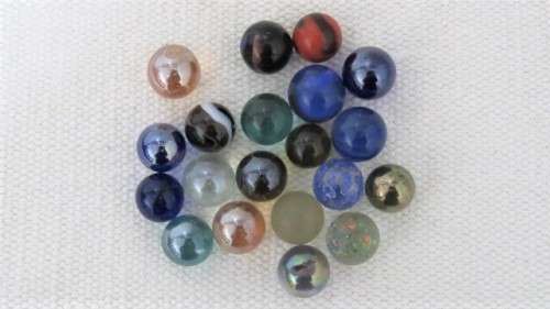 Wonderful Collection of 150 Vintage Marbles Various Sizes And Colours SOLD AS IS