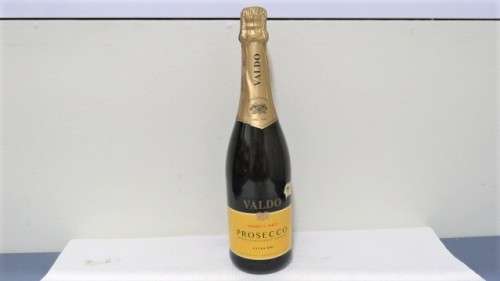 Sealed 750ml Bottle of Award Winning Valdo Marca Oro Prosecco Extra Dry Sparkling Wine