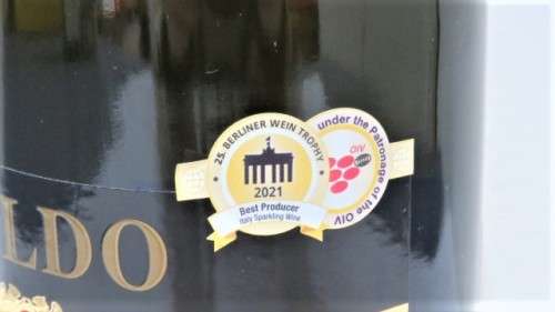 Sealed 750ml Bottle of Award Winning Valdo Marca Oro Prosecco Extra Dry Sparkling Wine