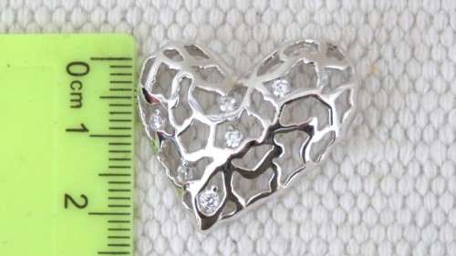 Beautiful Vintage Sterling Silver 925 Openwork Heart Pendant Small Clear Stones 26 x 28 mm (4.4 g)