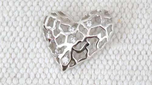 Beautiful Vintage Sterling Silver 925 Openwork Heart Pendant Small Clear Stones 26 x 28 mm (4.4 g)