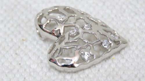 Beautiful Vintage Sterling Silver 925 Openwork Heart Pendant Small Clear Stones 26 x 28 mm (4.4 g)