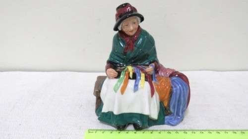 Superb Rare Vintage 1948 Royal Doulton `Silks And Ribbons` Porcelain Figurine HN 2017 130 x 160 mm