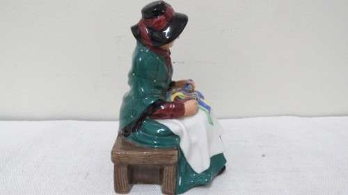 Superb Rare Vintage 1948 Royal Doulton `Silks And Ribbons` Porcelain Figurine HN 2017 130 x 160 mm