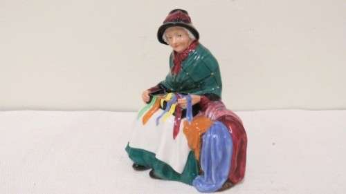 Superb Rare Vintage 1948 Royal Doulton `Silks And Ribbons` Porcelain Figurine HN 2017 130 x 160 mm