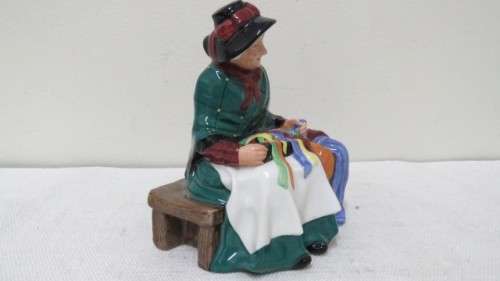 Superb Rare Vintage 1948 Royal Doulton `Silks And Ribbons` Porcelain Figurine HN 2017 130 x 160 mm