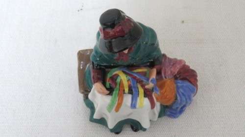 Superb Rare Vintage 1948 Royal Doulton `Silks And Ribbons` Porcelain Figurine HN 2017 130 x 160 mm