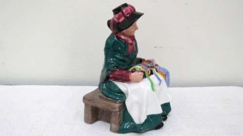Stunning Rare Vintage 1948 Royal Doulton `Silks And Ribbons` HN 2017 Porcelain Figurine H: 160 mm