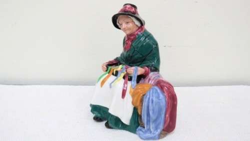 Stunning Rare Vintage 1948 Royal Doulton `Silks And Ribbons` HN 2017 Porcelain Figurine H: 160 mm