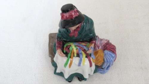 Stunning Rare Vintage 1948 Royal Doulton `Silks And Ribbons` HN 2017 Porcelain Figurine H: 160 mm
