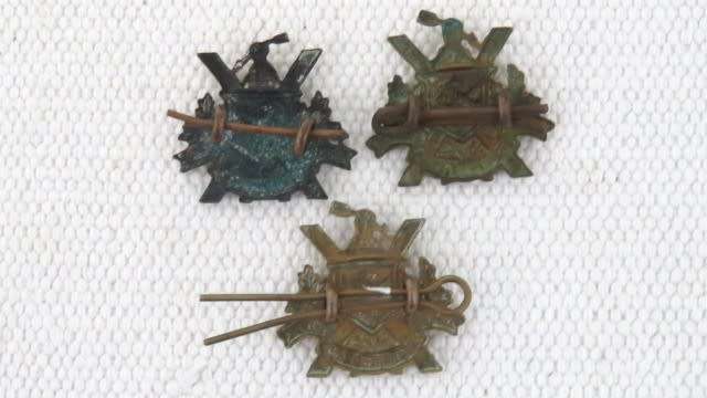 Three Cape Town Highlanders Bronze Collar Badges Lugs Intact 30 x 30 mm