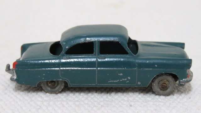 Wonderful Vintage Lesney Die Cast Ford Zodiac No. 33 No Box Scale 1:64 L: 68 mm SOLD AS IS