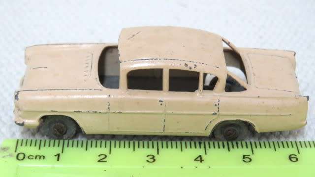 Fabulous Vintage Lesney Die Cast Vauxhall Cresta No. 22 No Box Scale 1:64 L: 66 mm SOLD AS IS