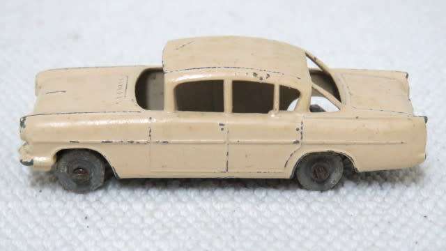 Fabulous Vintage Lesney Die Cast Vauxhall Cresta No. 22 No Box Scale 1:64 L: 66 mm SOLD AS IS