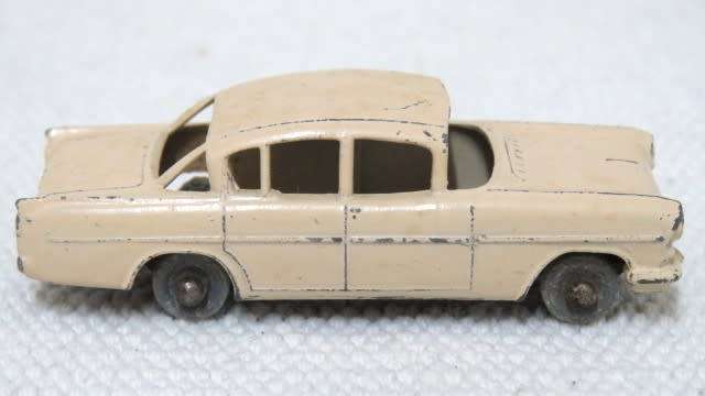 Fabulous Vintage Lesney Die Cast Vauxhall Cresta No. 22 No Box Scale 1:64 L: 66 mm SOLD AS IS