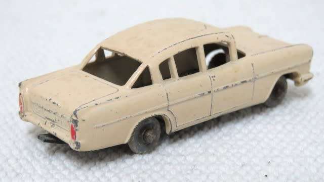 Fabulous Vintage Lesney Die Cast Vauxhall Cresta No. 22 No Box Scale 1:64 L: 66 mm SOLD AS IS