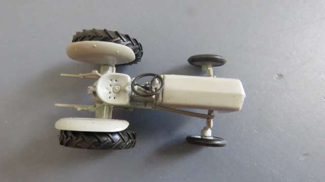 Ferguson TE - 20 1:43 Universal Hobbies (5cm (L) 2.5cm (H)