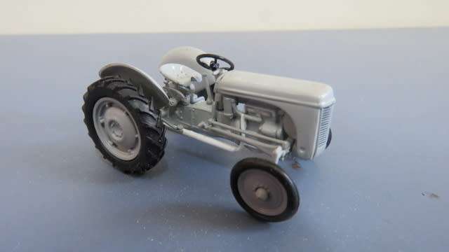 Ferguson TE - 20 1:43 Universal Hobbies (5cm (L) 2.5cm (H)