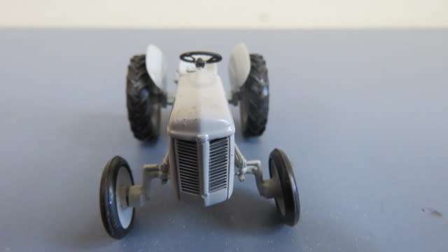 Ferguson TE - 20 1:43 Universal Hobbies (5cm (L) 2.5cm (H)