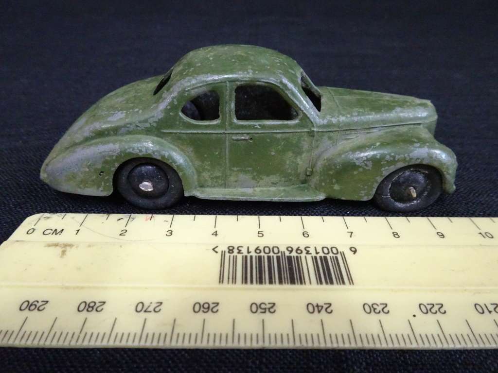 Dinky Toys no39F Studebaker State Commander from the Rotherham Collection made in England