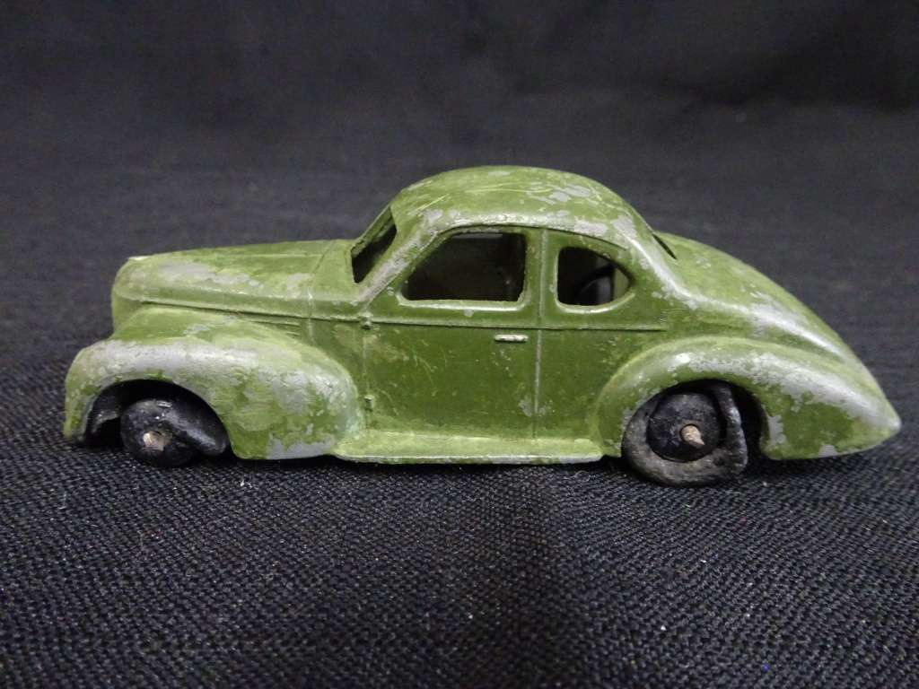 Dinky Toys no39F Studebaker State Commander from the Rotherham Collection made in England