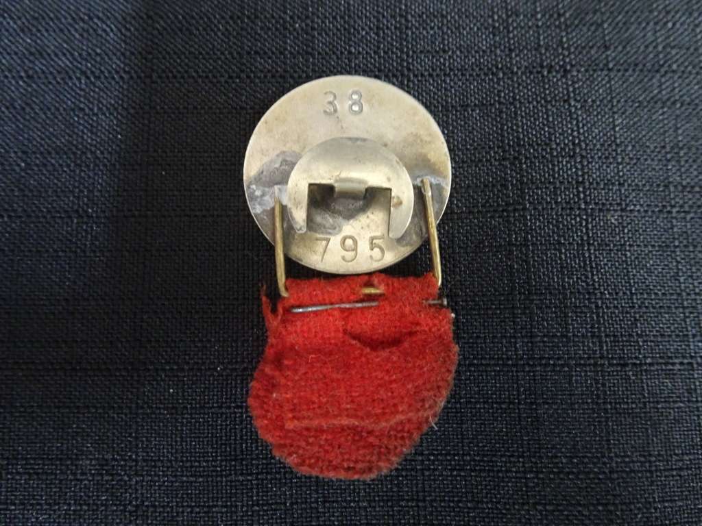 WW2: SADF: On Service - Op Diens Badge No 38 - 795