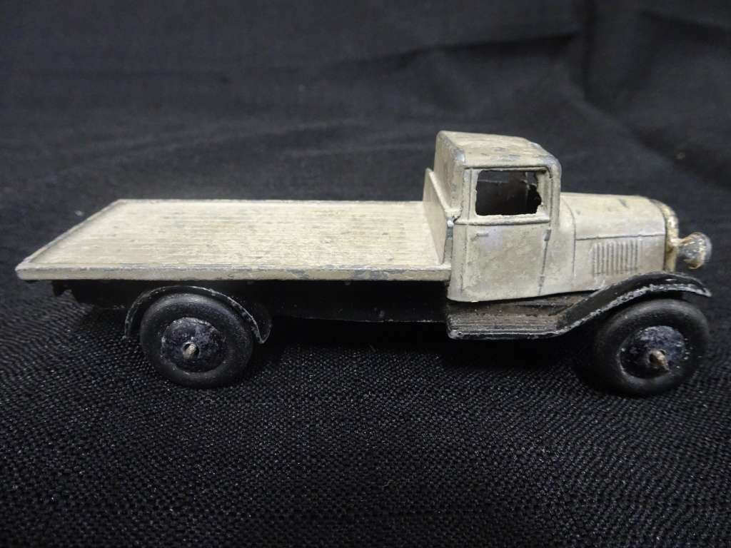 Dinky Toys Liverpool Series Flatbed Truck By Meccano LTD (L - 10.5cm)