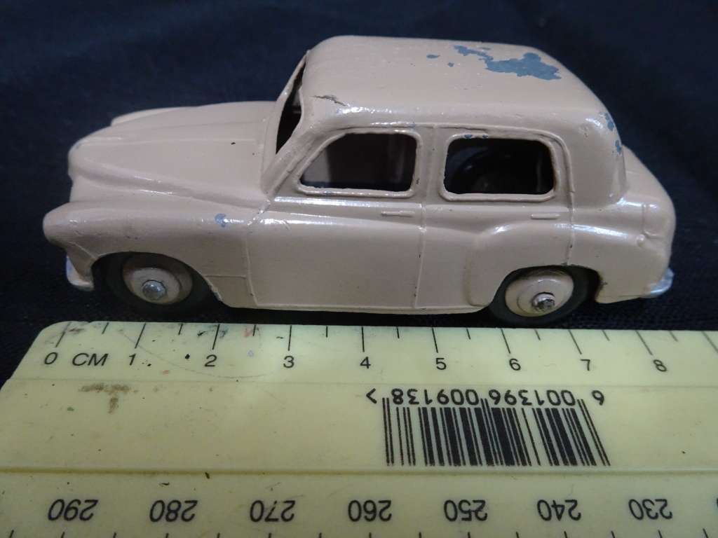 Dinky Toys Hillman Minx Made In England By Meccano LTD (L - 8.5cm)