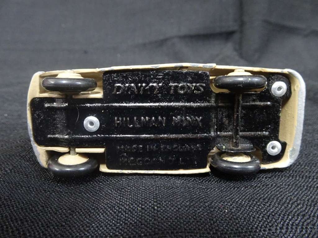 Dinky Toys Hillman Minx Made In England By Meccano LTD (L - 8.5cm)
