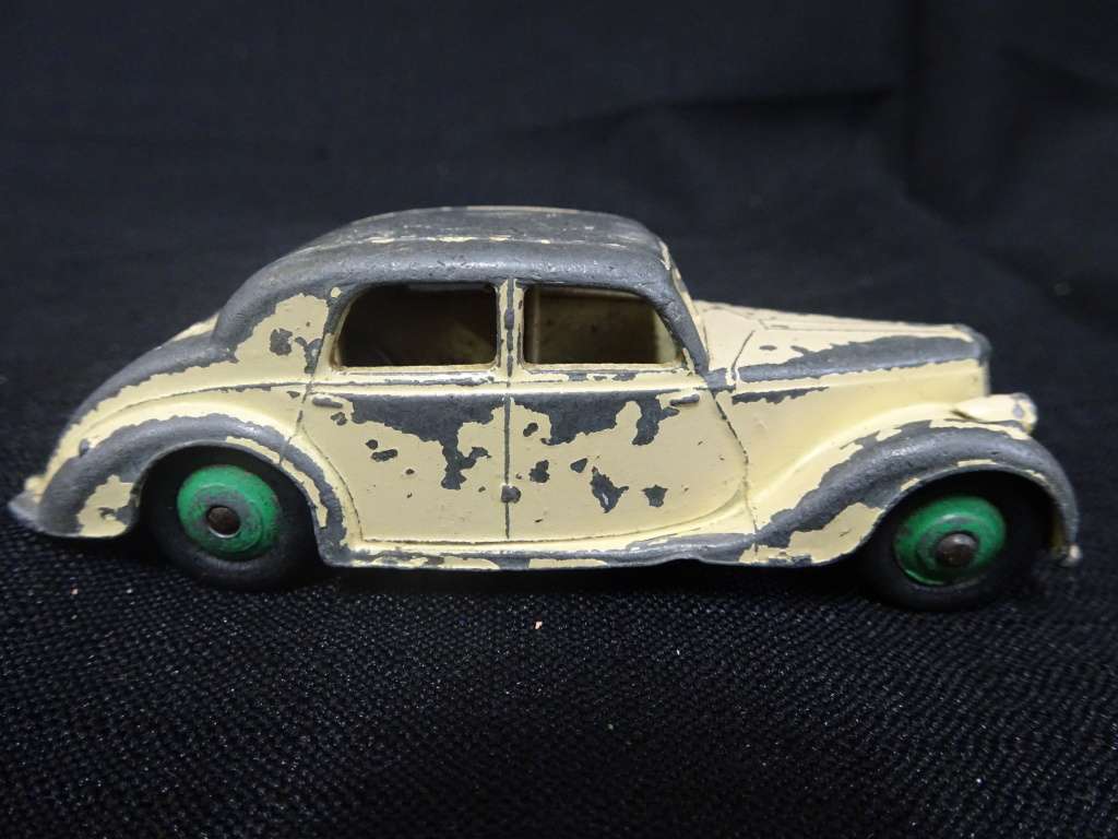 Dinky Toys Riley No 40A Made In England By Meccano LTD (L- 9cm)