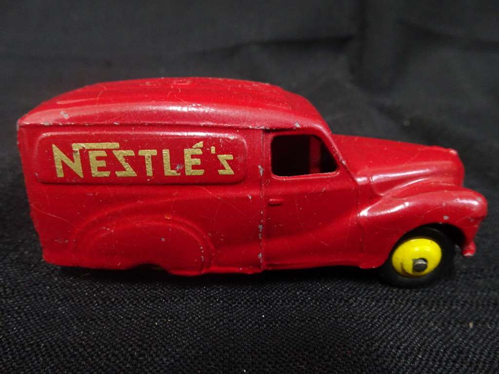 Austin Nestle`s Truck, Dinky Toys Made in England, Meccano (L - 8.5cm)