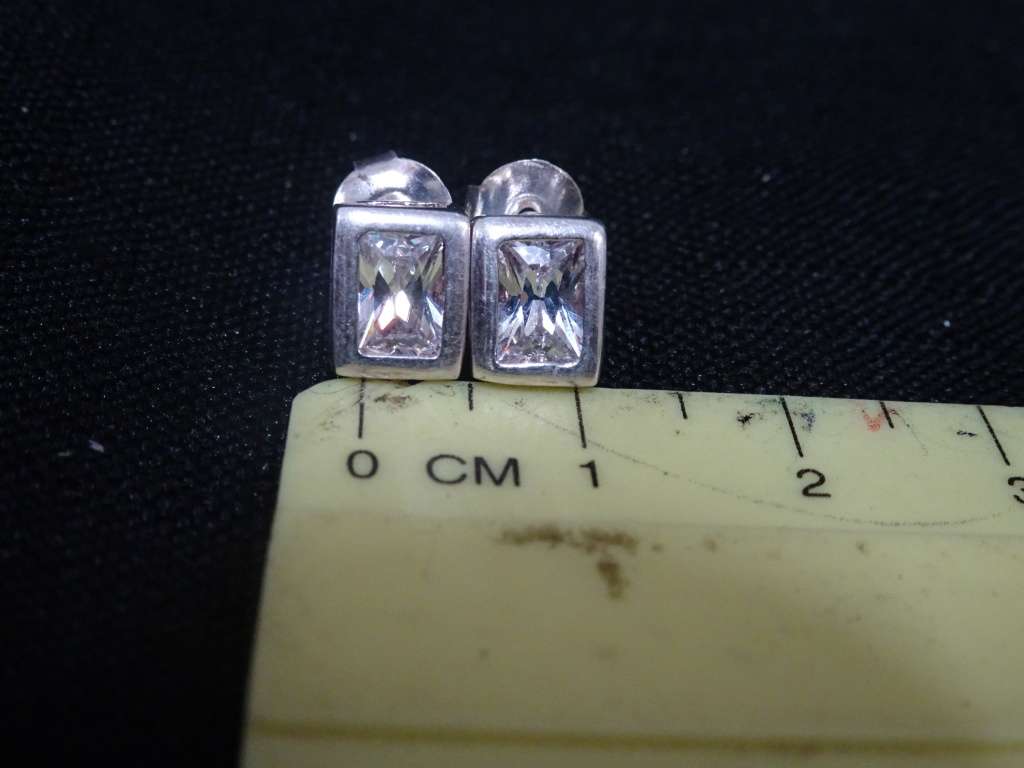 Beautiful Silver Diamante Square Stud Earring Set Marked 925 (2.3 Gram)