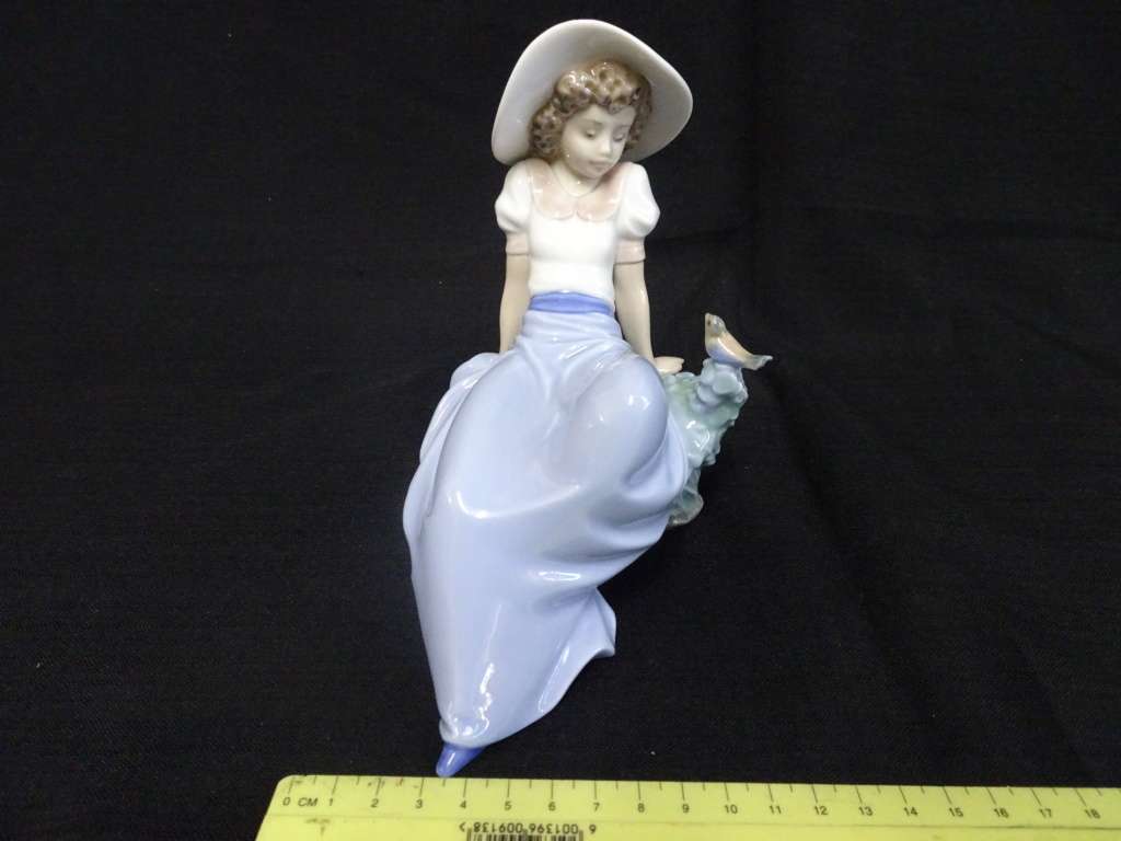 Beautiful Vintage Lladro NAO Daisy 1987 Porcelain Figurine, Girl Sitting Looking At Bird No 1042
