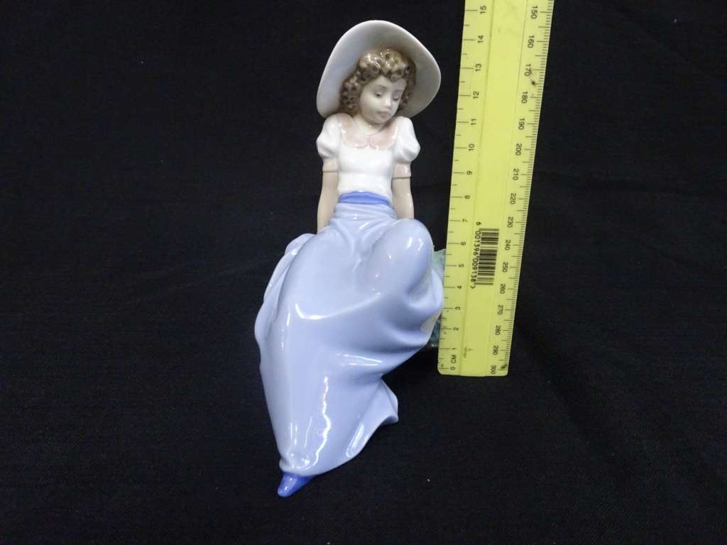 Beautiful Vintage Lladro NAO Daisy 1987 Porcelain Figurine, Girl Sitting Looking At Bird No 1042
