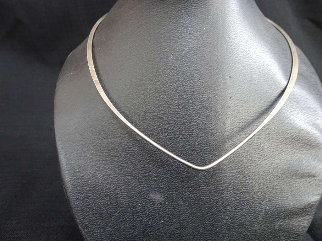 Stunning Israel Sterling Silver 925 Handmade V Shaped Choker Collar Necklace (10 Gram)