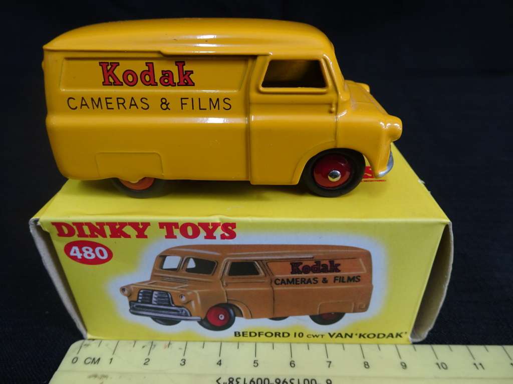 Dinky Toys Bedford Made By DeAgostine Mattel In Original Box (L : 8cm)