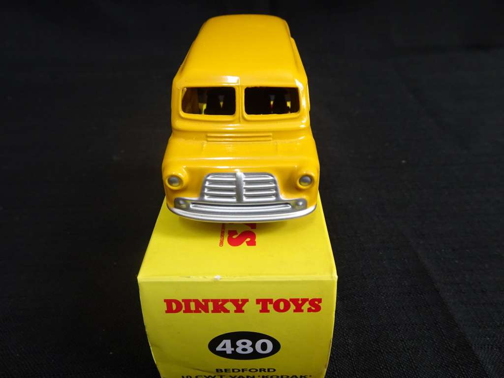 Dinky Toys Bedford Made By DeAgostine Mattel In Original Box (L : 8cm)