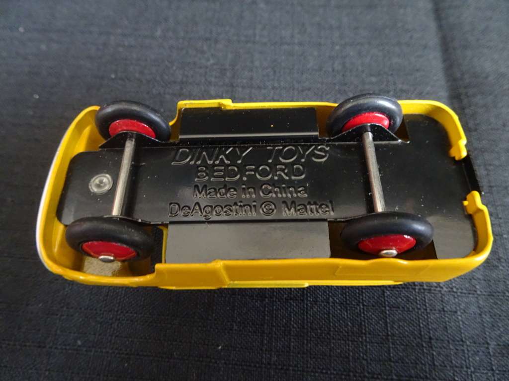 Dinky Toys Bedford Made By DeAgostine Mattel In Original Box (L : 8cm)