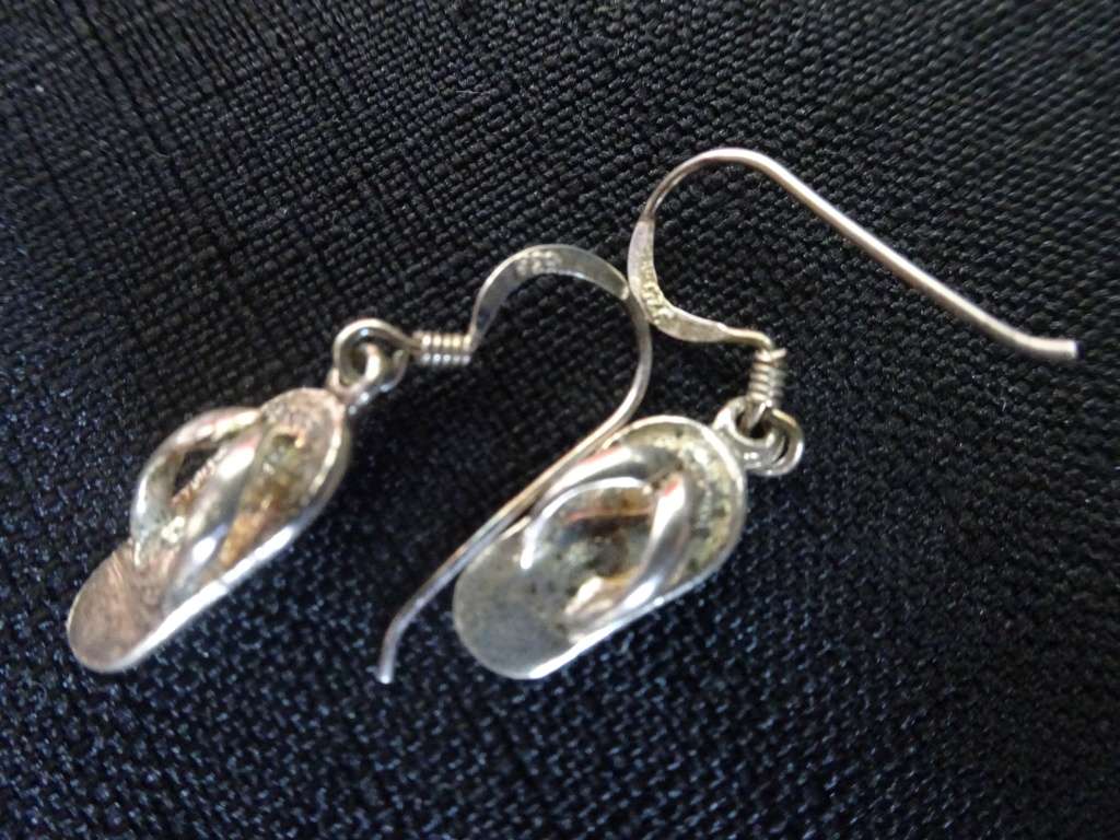 Stunning Sterling Silver Flip Flop Earring Set Marked 925 (2 gram)