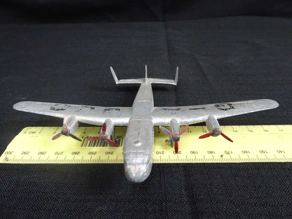 Dinky Toy York Airplane Made In England By Meccano LTD ( L - 12.5cm / B - 16.5cm)