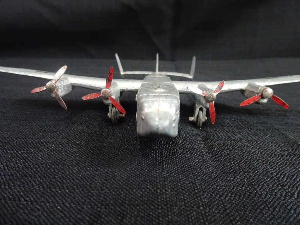 Dinky Toy York Airplane Made In England By Meccano LTD ( L - 12.5cm / B - 16.5cm)