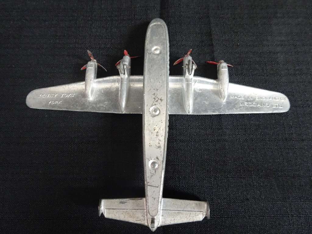 Dinky Toy York Airplane Made In England By Meccano LTD ( L - 12.5cm / B - 16.5cm)