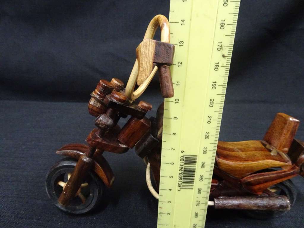 Stunning Hand Carved Wooden Harley Davidson Motorcycle (L - 22cm / H - 14cm)