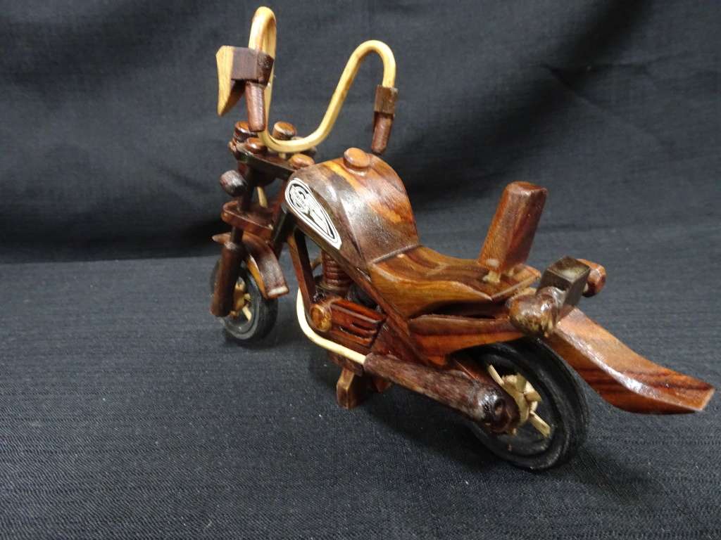 Stunning Hand Carved Wooden Harley Davidson Motorcycle (L - 22cm / H - 14cm)